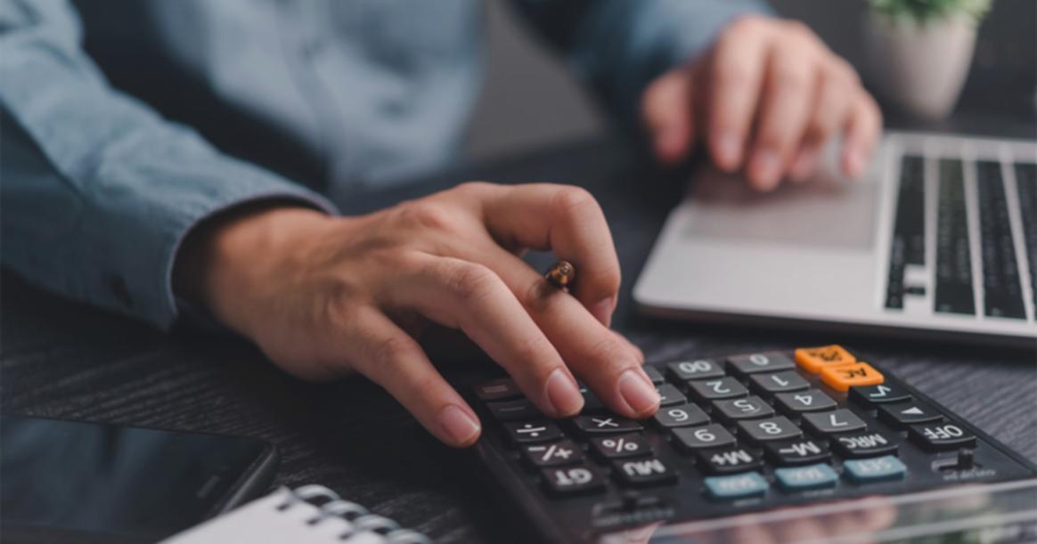 Professional online education environment showing collaborative learning space